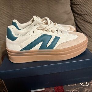 La Sheelah Women Athletic Shoes